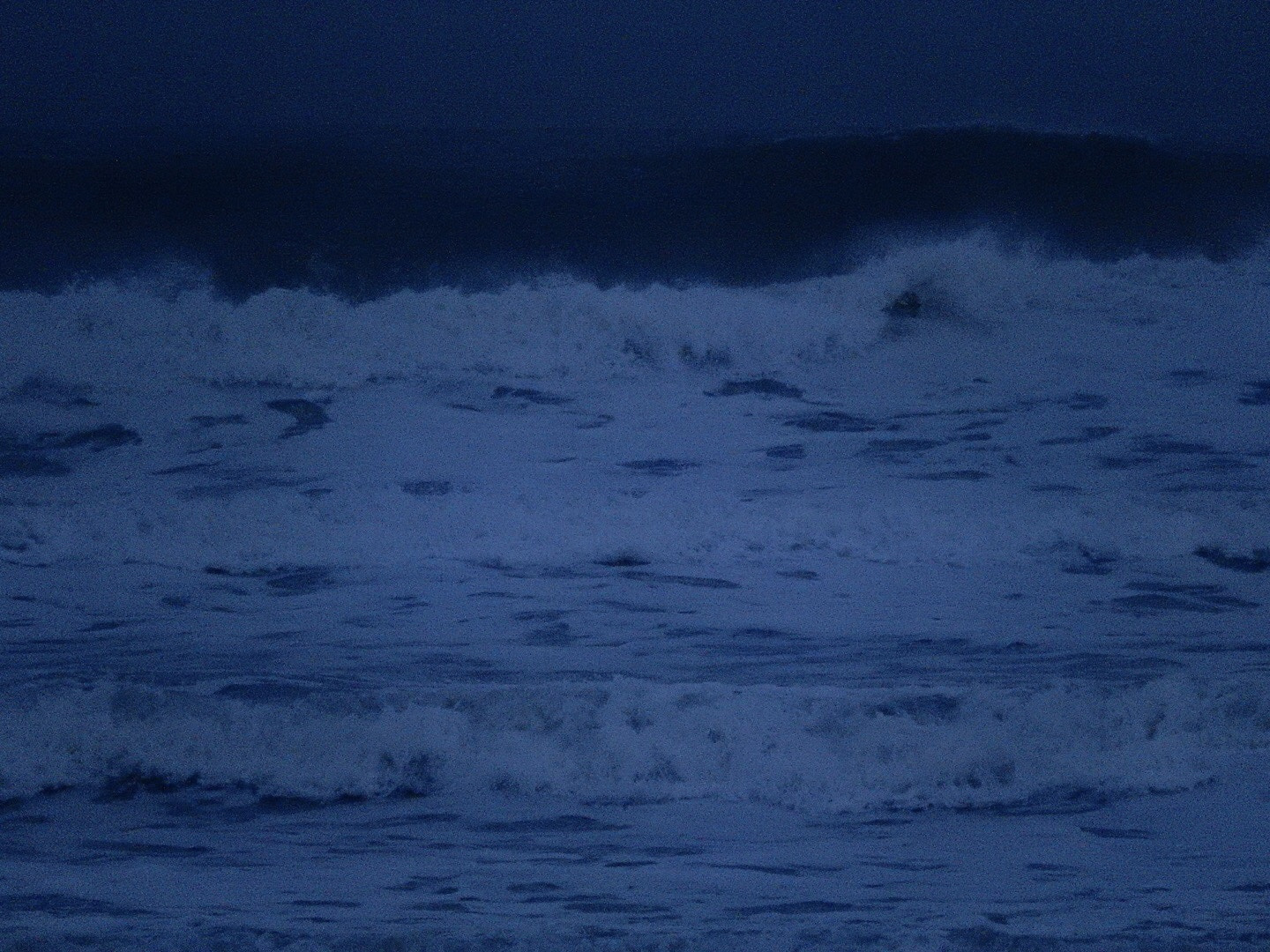 Nikon COOLPIX S9600 sample photo. Surf at dusk photography