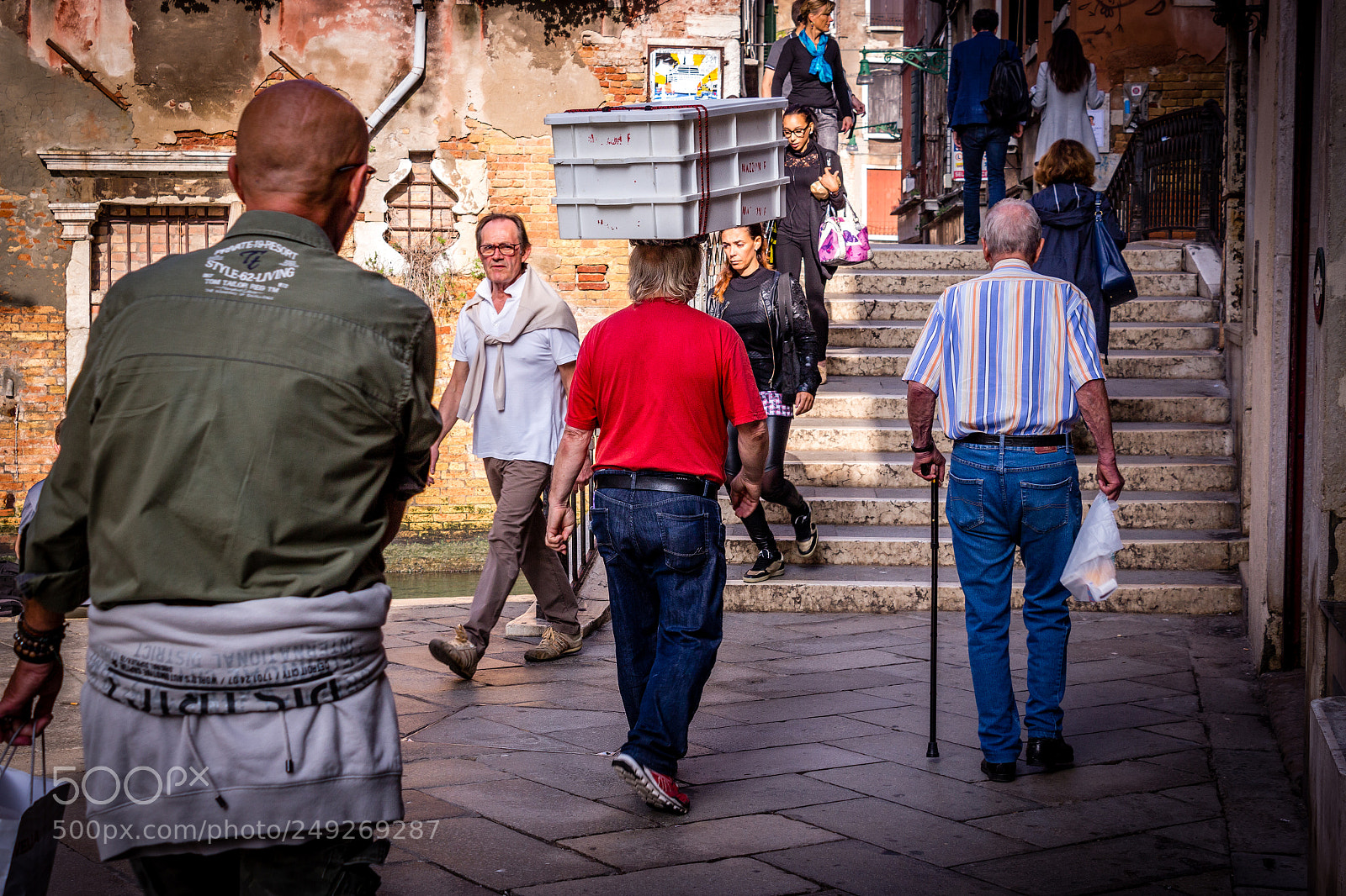 Canon EOS 700D (EOS Rebel T5i / EOS Kiss X7i) sample photo. Courier in venice photography