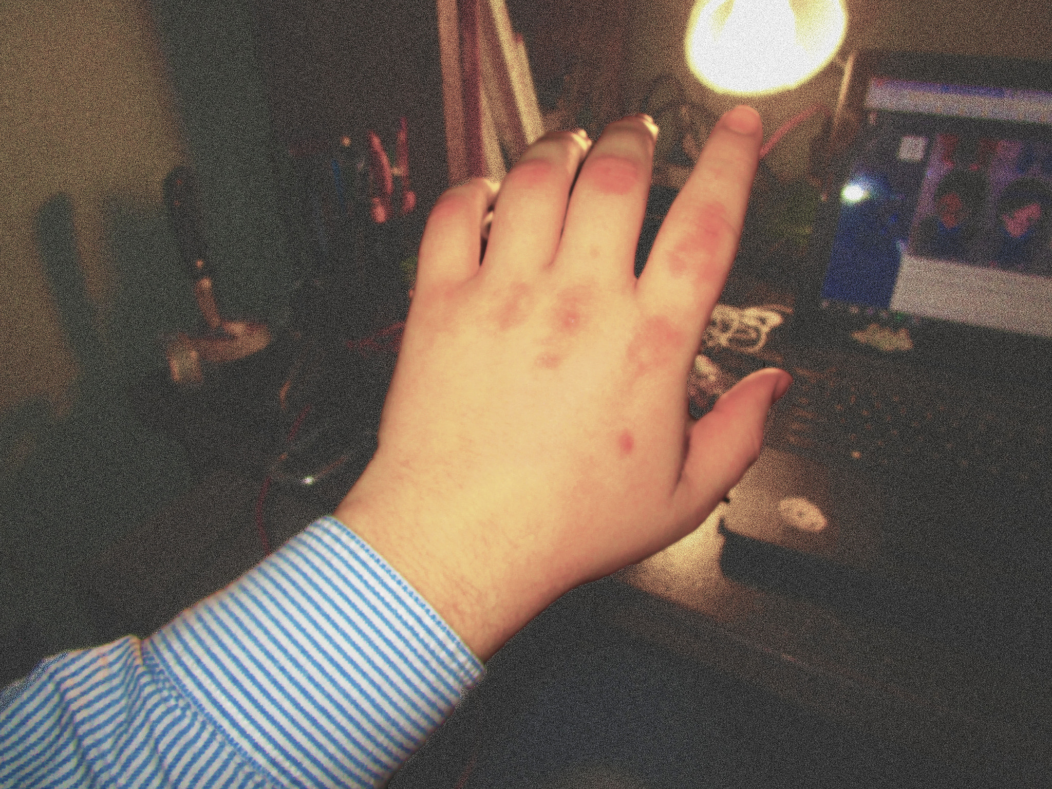Canon PowerShot ELPH 150 IS (IXUS 155 / IXY 140) sample photo. Knuckles 1 photography