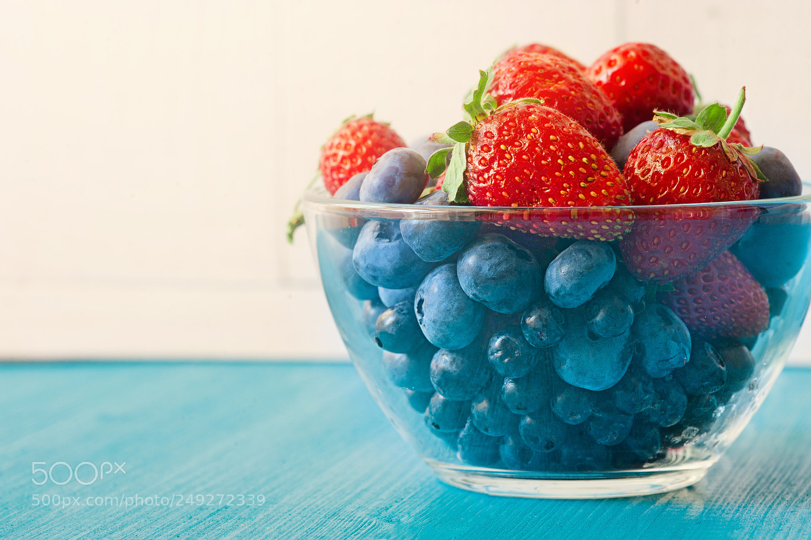 Nikon D700 sample photo. Berries bowl of strawberry photography