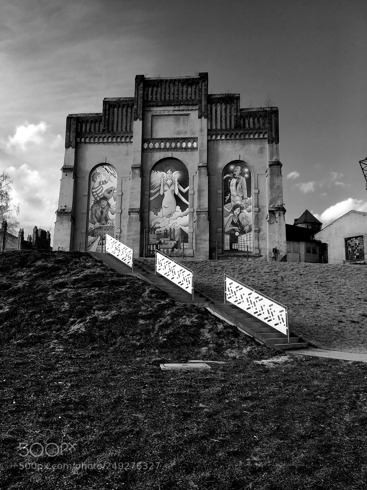 Apple iPhone SE sample photo. Murals on a mine photography