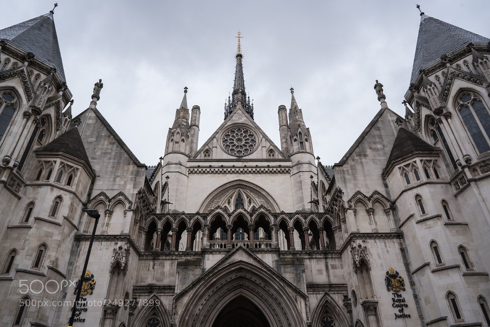 Sony a7R III sample photo. Royal courts of justice - photography