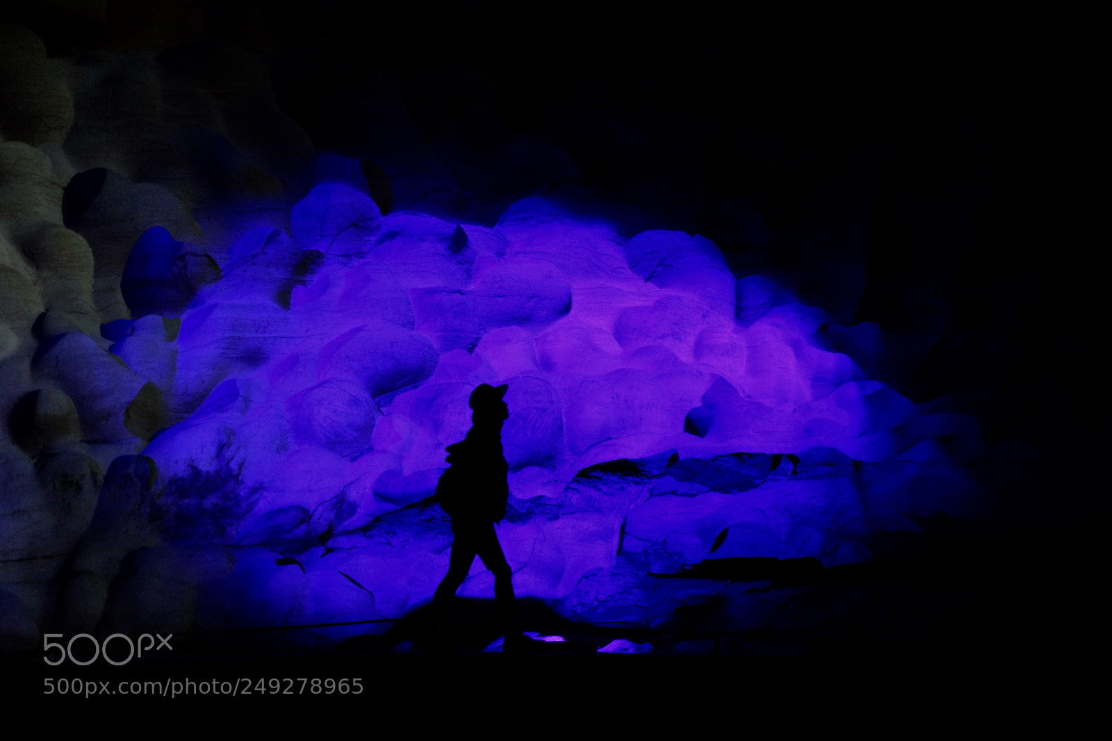 Canon EOS 600D (Rebel EOS T3i / EOS Kiss X5) sample photo. A backpacker explores the photography