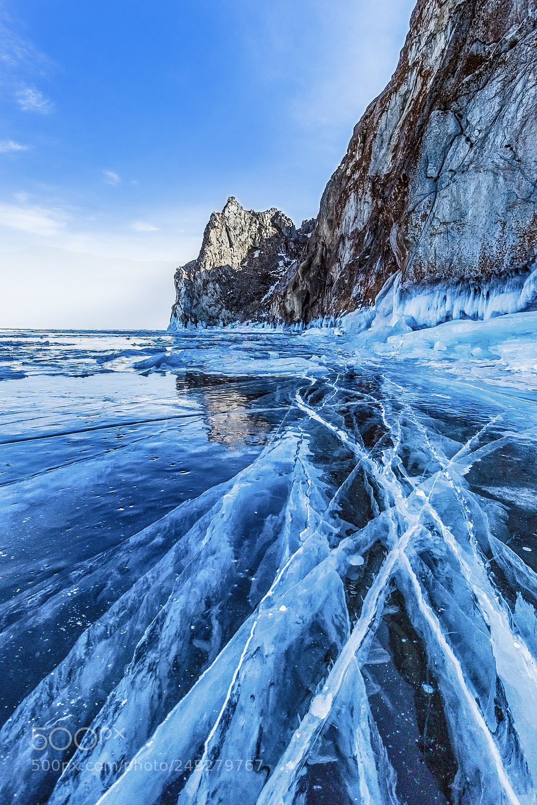 Canon EOS 600D (Rebel EOS T3i / EOS Kiss X5) sample photo. Blue ice of lake photography
