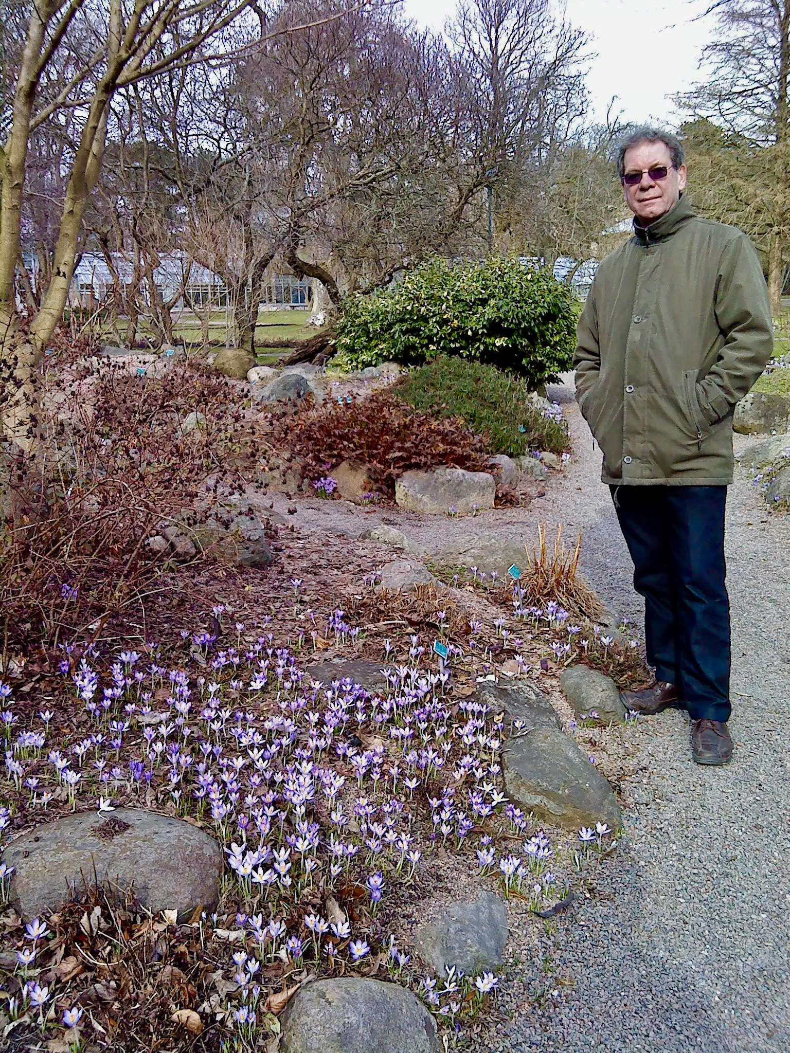 Sony Ericsson W890i sample photo. It’s me and some flowers photography