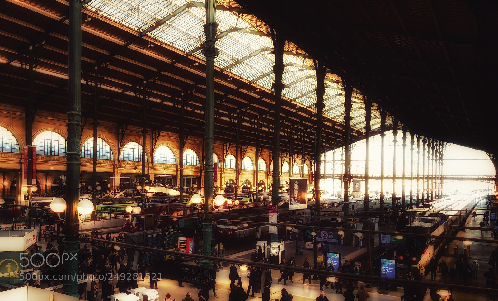 Apple iPhone 8 Plus sample photo. Gare du nord photography