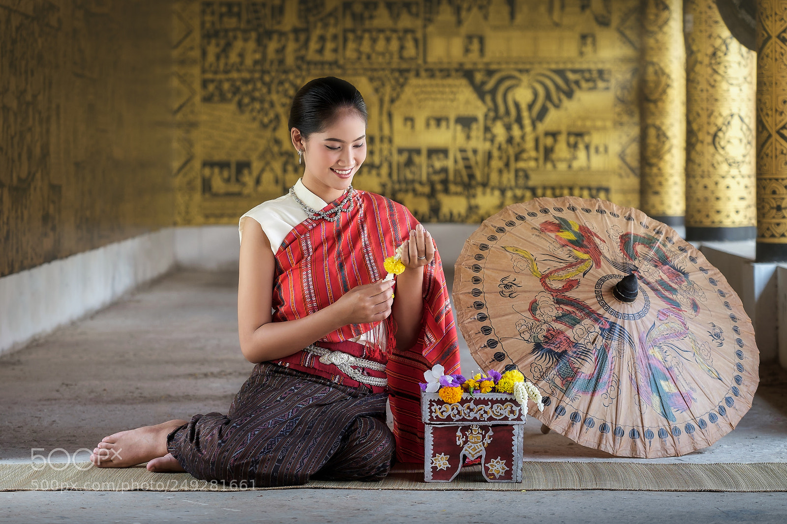 Fujifilm X-E2 sample photo. Thai woman in traditional photography