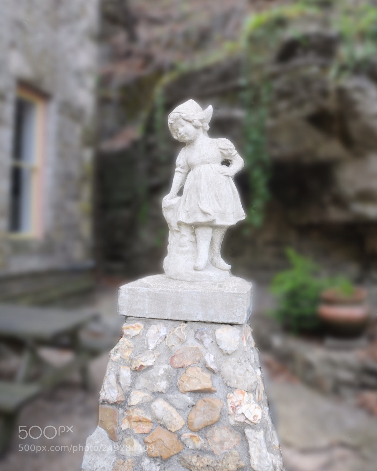 Nikon D300 sample photo. Dutch girl statue at photography