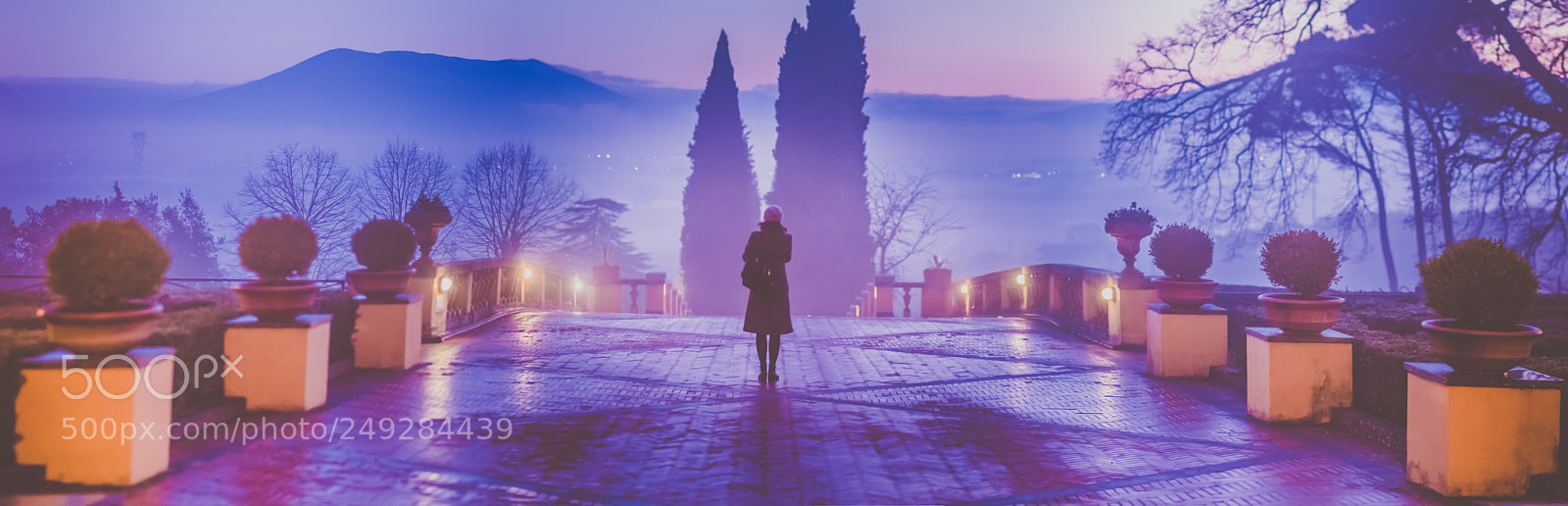Fujifilm X-T2 sample photo. The girl overlooking tuscany photography