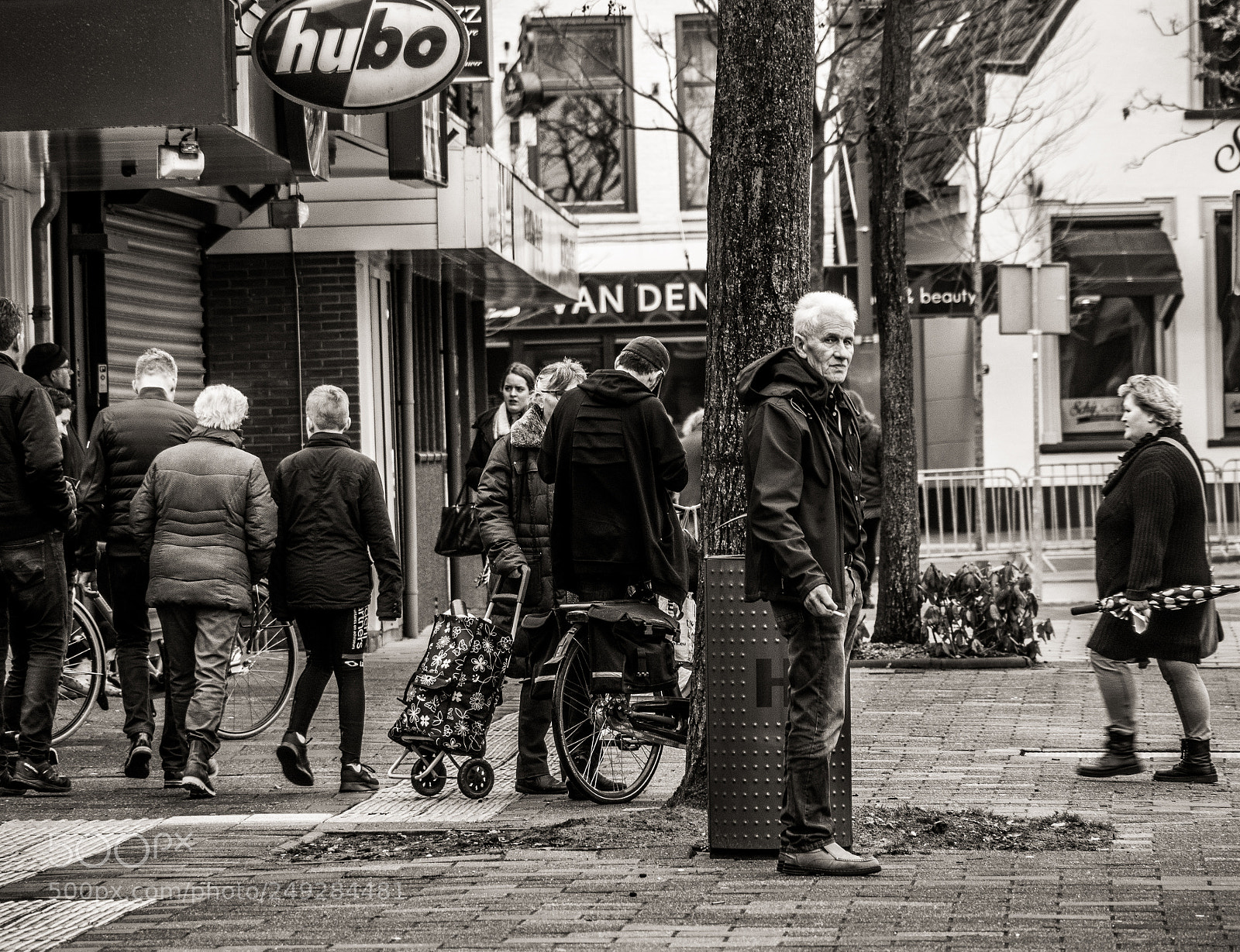Olympus OM-D E-M10 III sample photo. Smoking man photography
