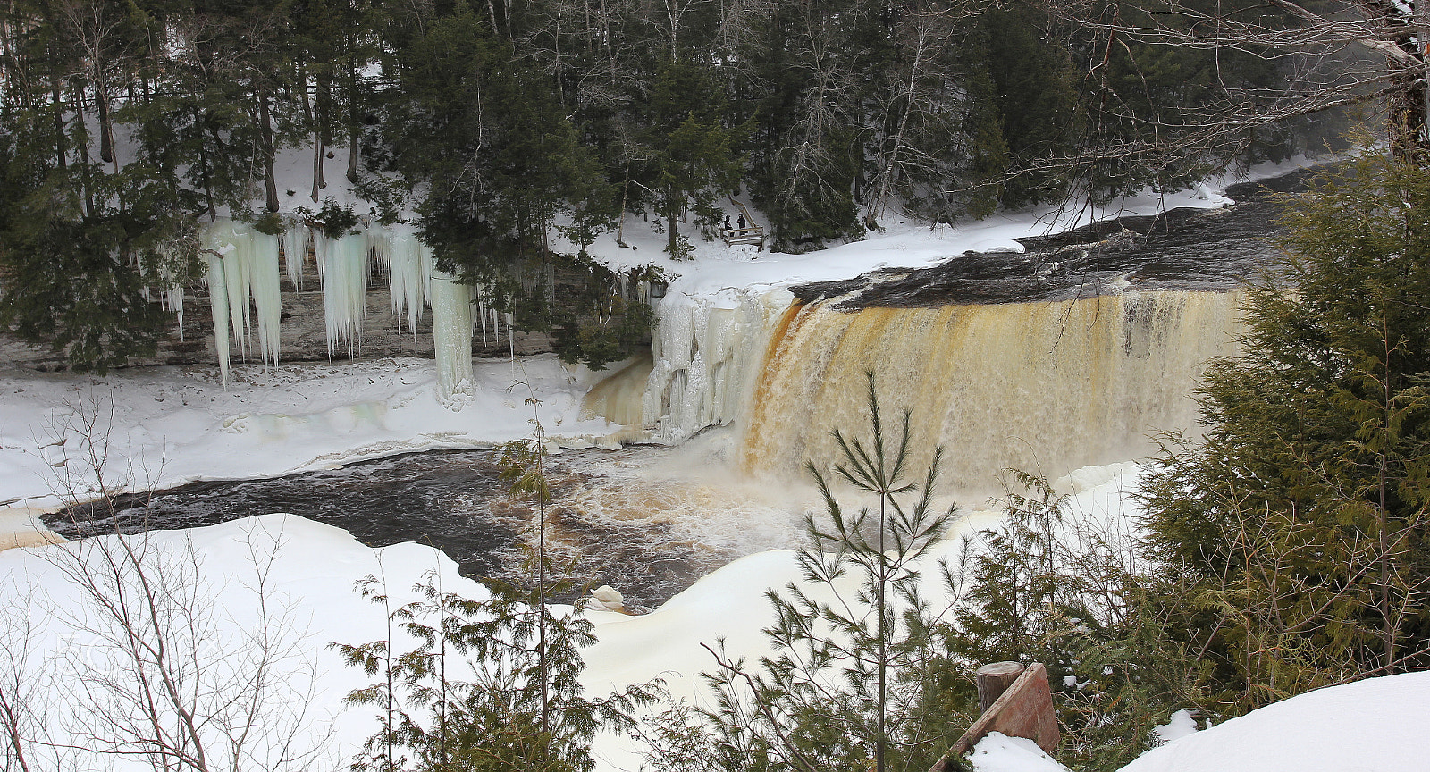Canon EOS 550D (EOS Rebel T2i / EOS Kiss X4) sample photo. Tahquamenon falls, michigan photography