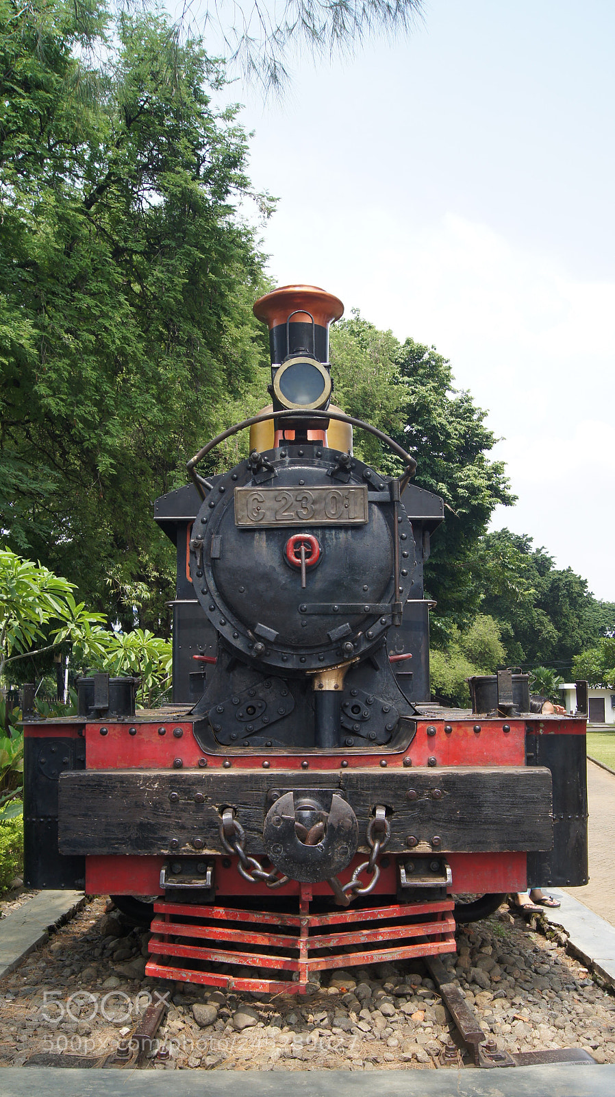 Sony SLT-A33 sample photo. Train statue photography