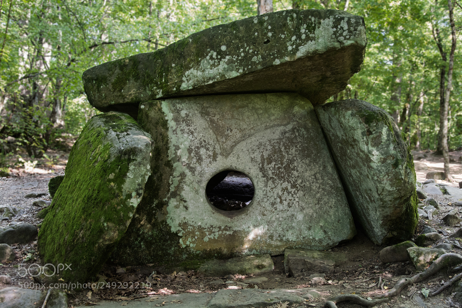 Nikon D5200 sample photo. Stone tomb photography