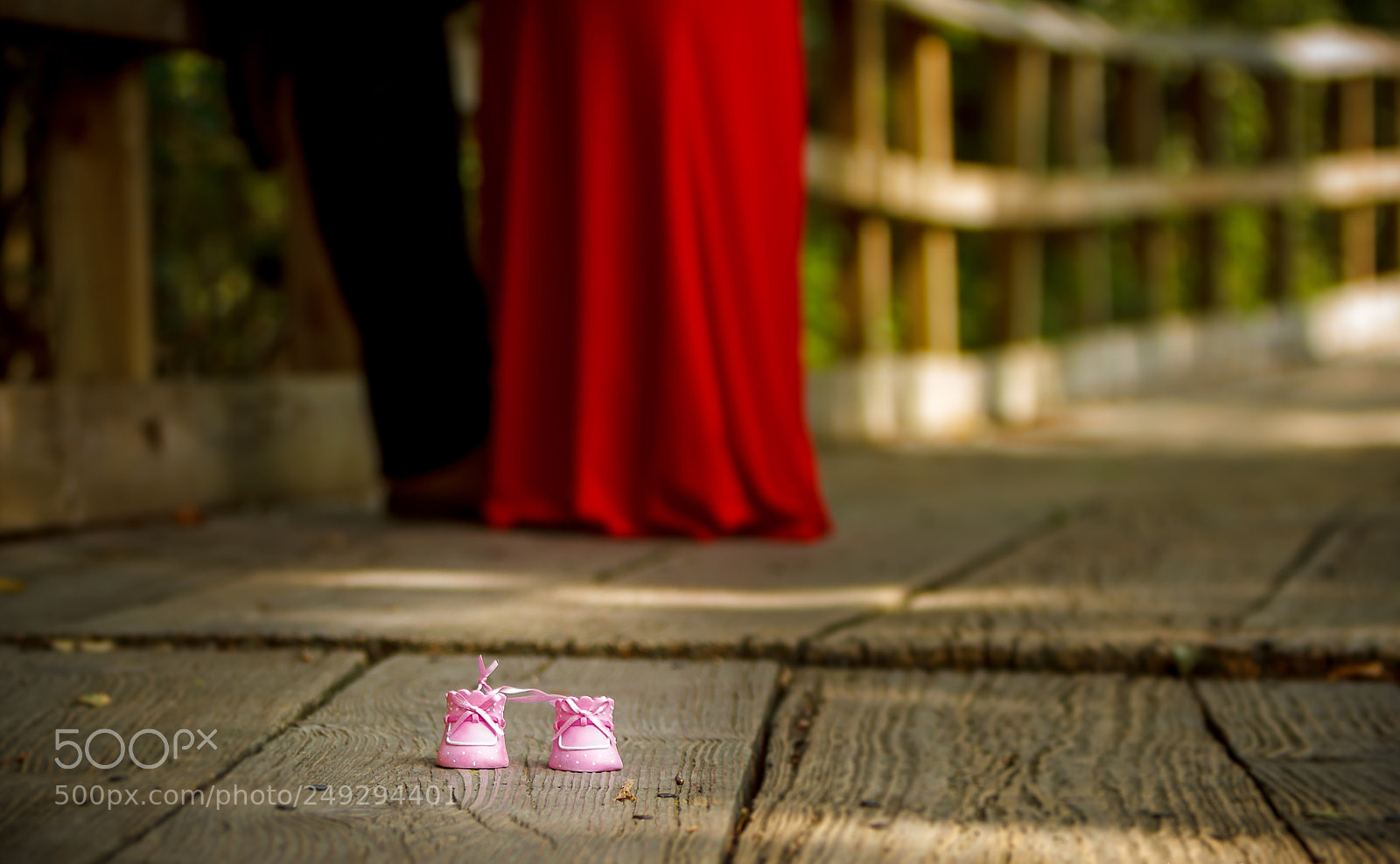 Canon EOS 60D sample photo. Pink baby shoes photography