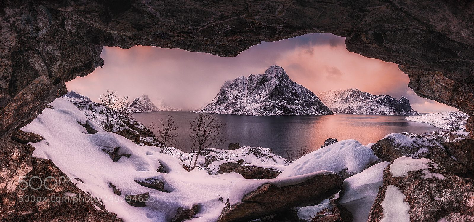 Canon EOS 5D Mark IV sample photo. Lofoten cave photography