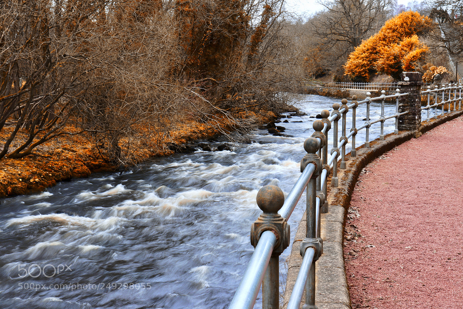 Canon EOS 200D (EOS Rebel SL2 / EOS Kiss X9) sample photo. River-autumn photography