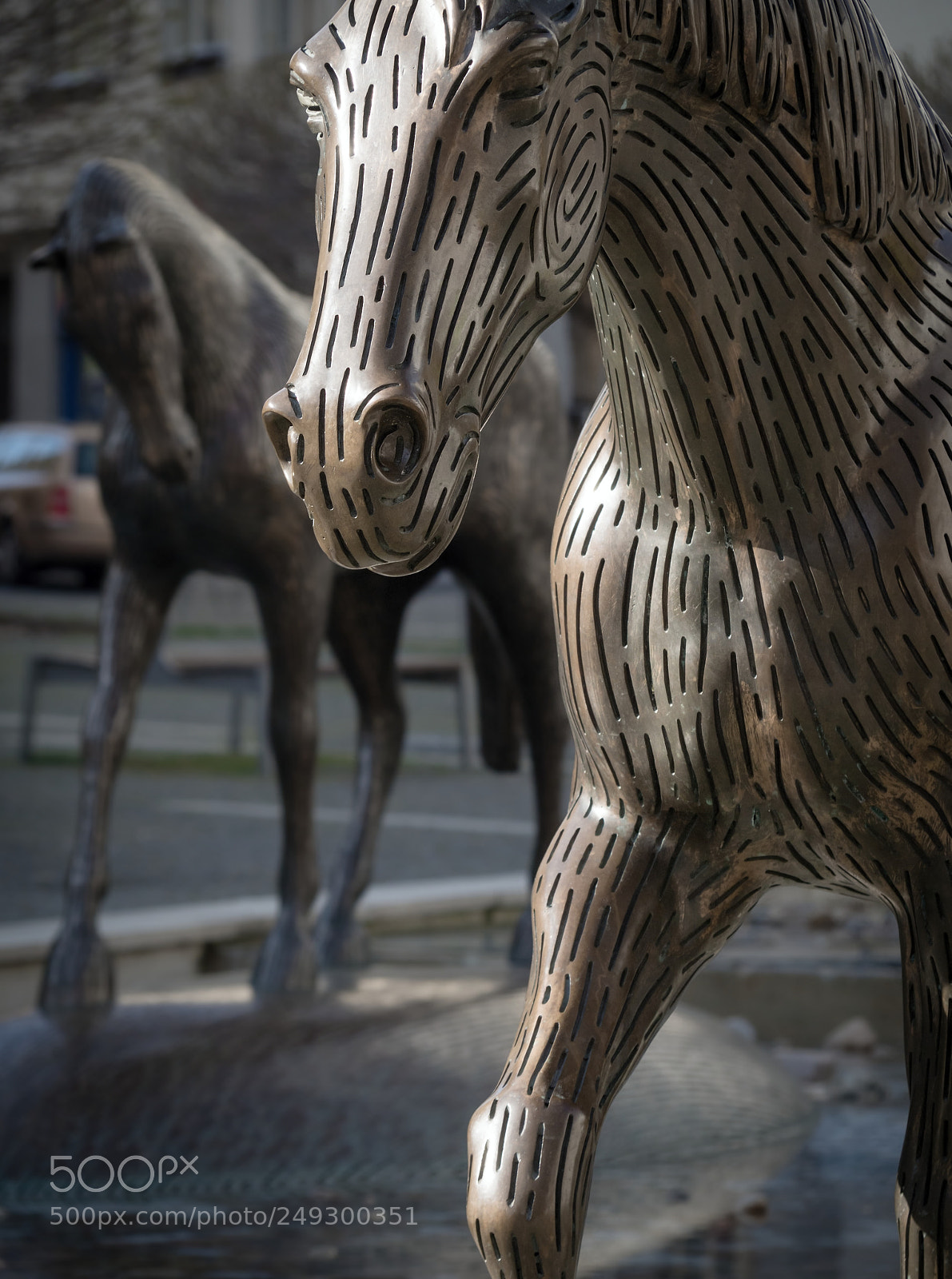 Olympus OM-D E-M10 II sample photo. Sculptural group of horses photography