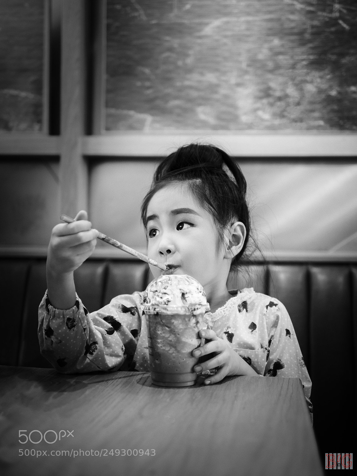 Panasonic Lumix DMC-GX8 sample photo. Iced chocolate in black photography