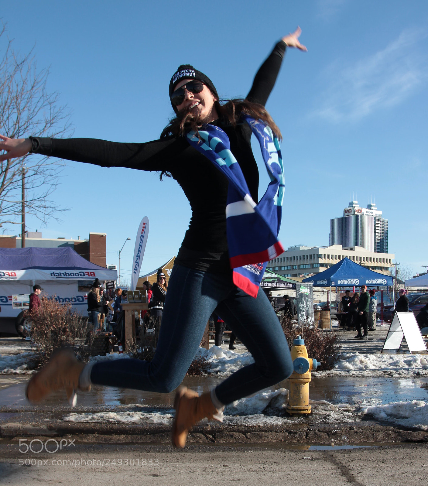 Canon EOS 550D (EOS Rebel T2i / EOS Kiss X4) sample photo. Jumping lady twist photography