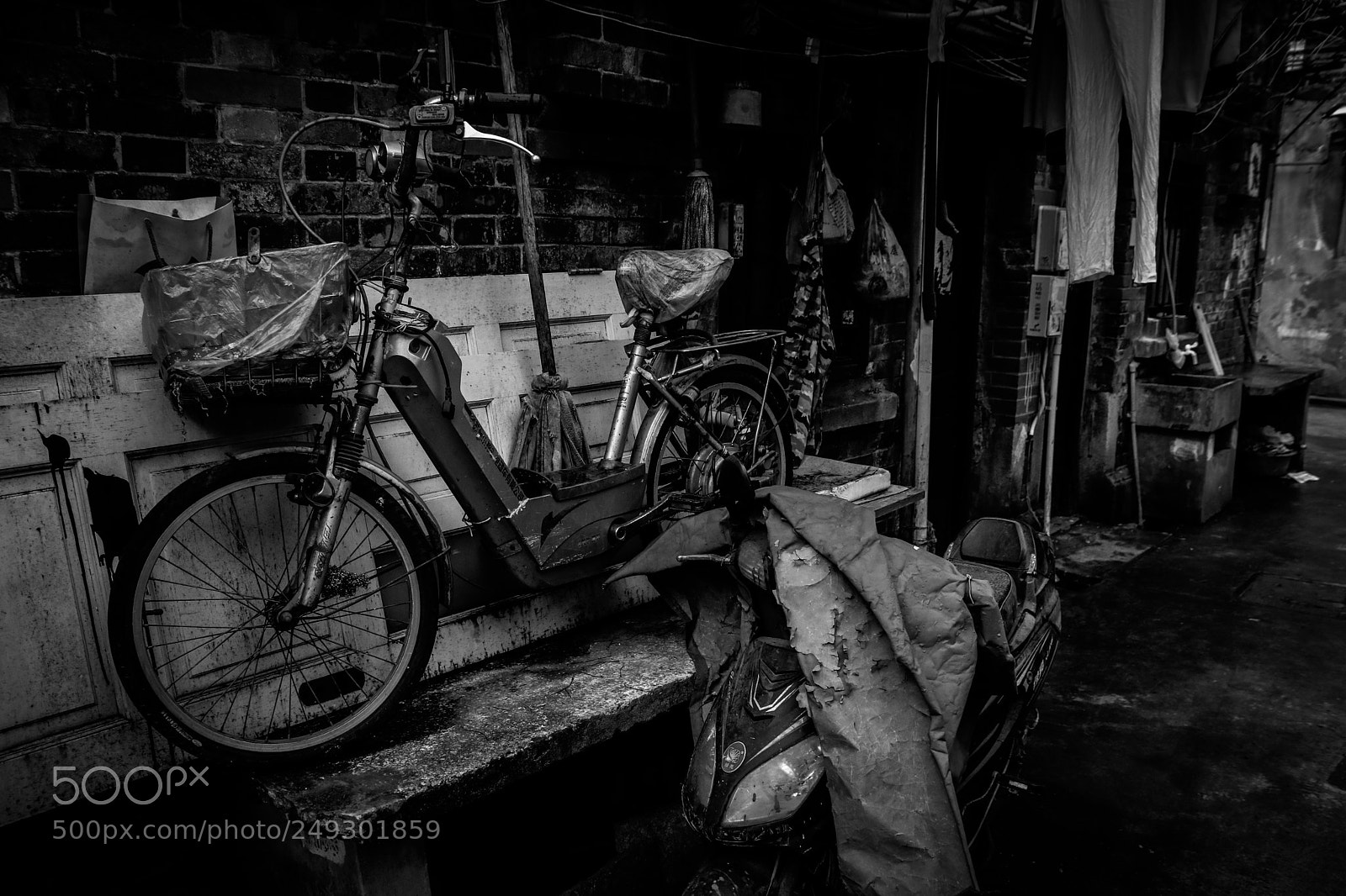 Canon EOS 80D sample photo. On the bench photography