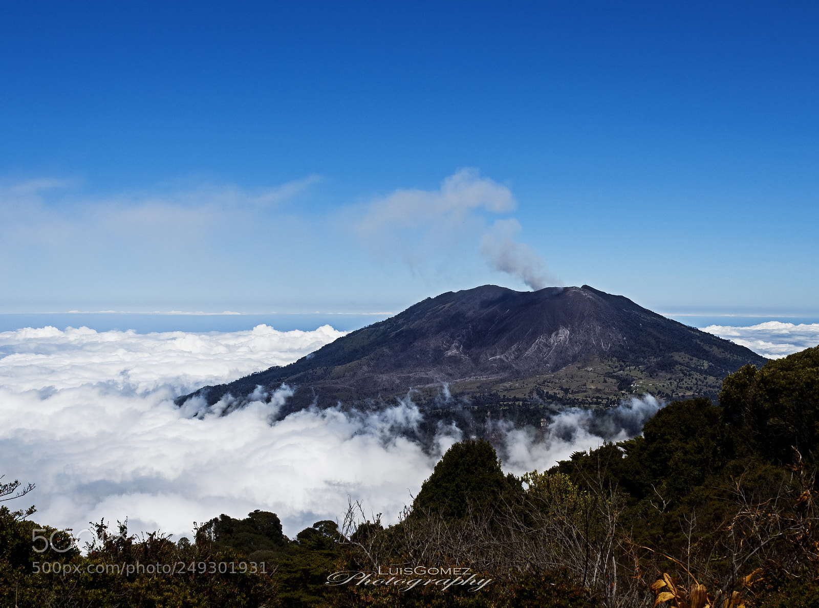 Canon EOS 1300D (EOS Rebel T6 / EOS Kiss X80) sample photo. Volcan turrialba photography