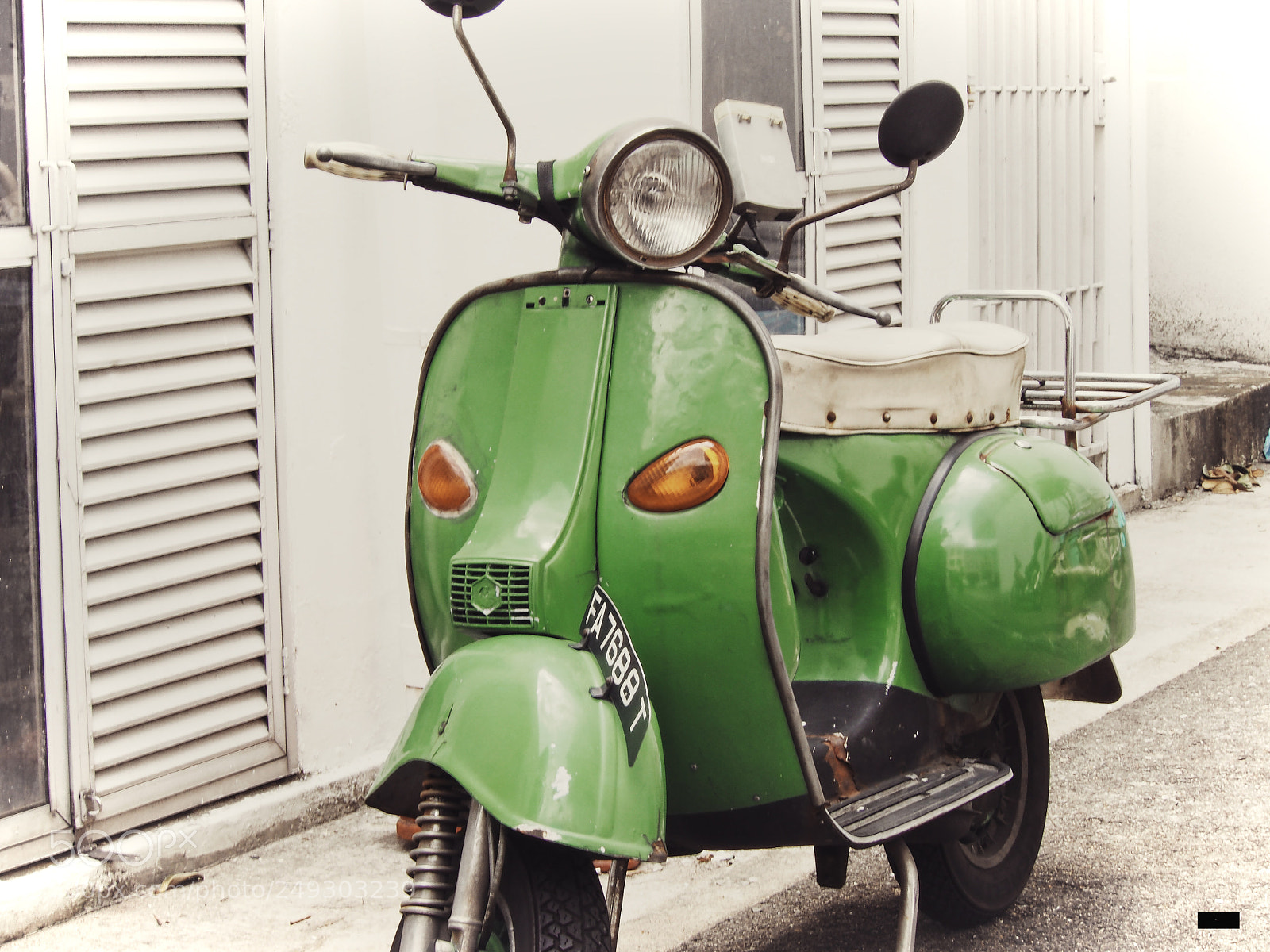 Olympus PEN E-PL6 sample photo. Old vespa photography