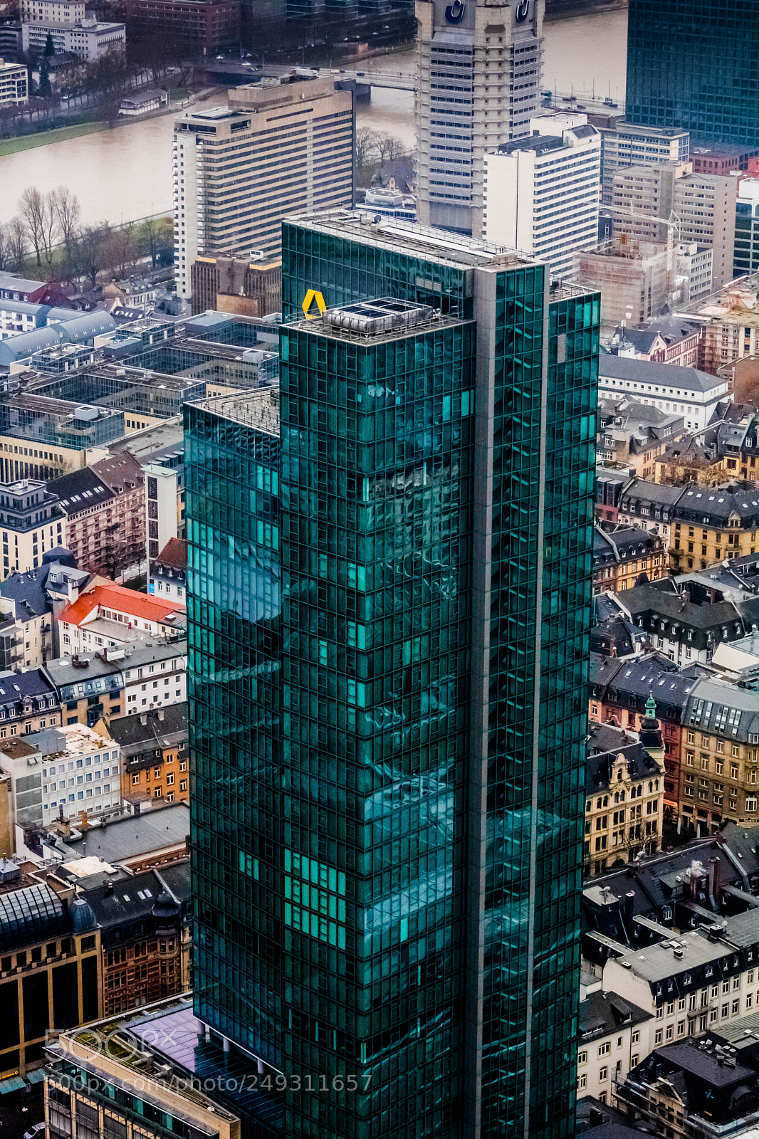 Canon EOS 750D (EOS Rebel T6i / EOS Kiss X8i) sample photo. Frankfurt`s finance tower photography
