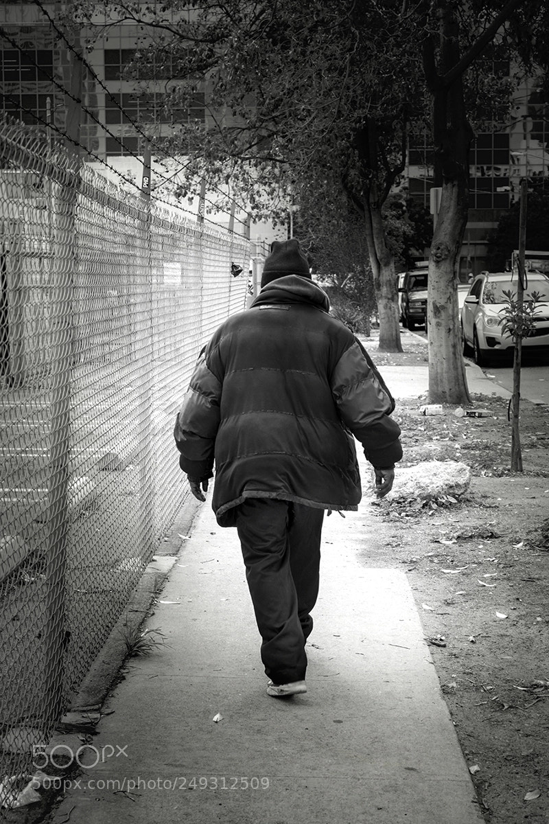 Sony Cyber-shot DSC-RX100 IV sample photo. Guy from behind web photography