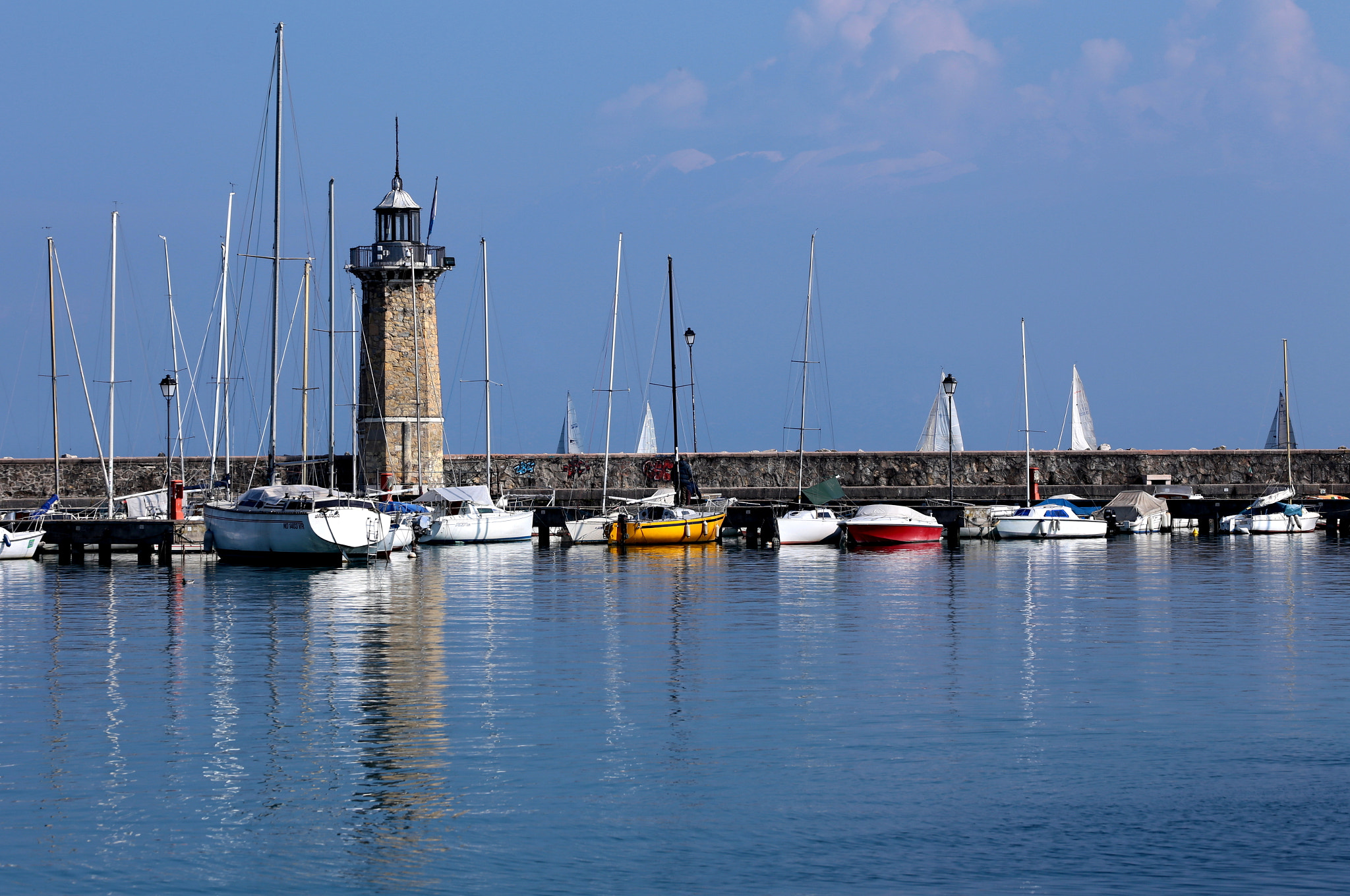 Canon EOS 6D + Canon EF 70-300mm F4-5.6L IS USM sample photo. Lighthouse of desenzano photography