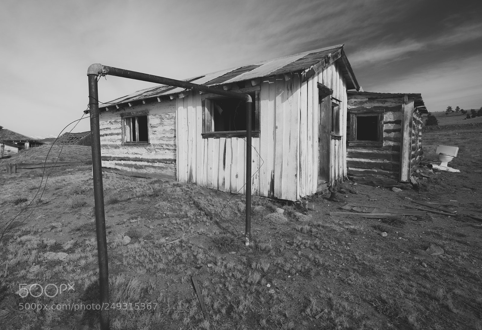 Canon EOS 5D Mark IV sample photo. Old and staying photography