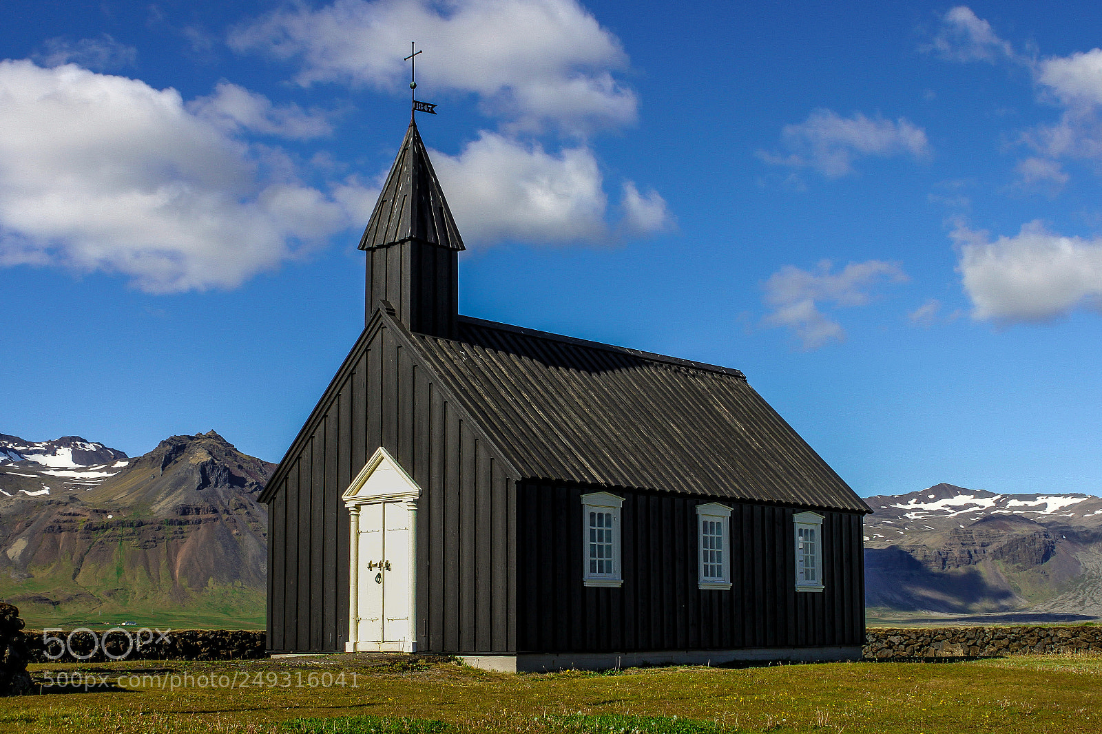 Canon EOS 500D (EOS Rebel T1i / EOS Kiss X3) sample photo. Esglesia negre islandia photography