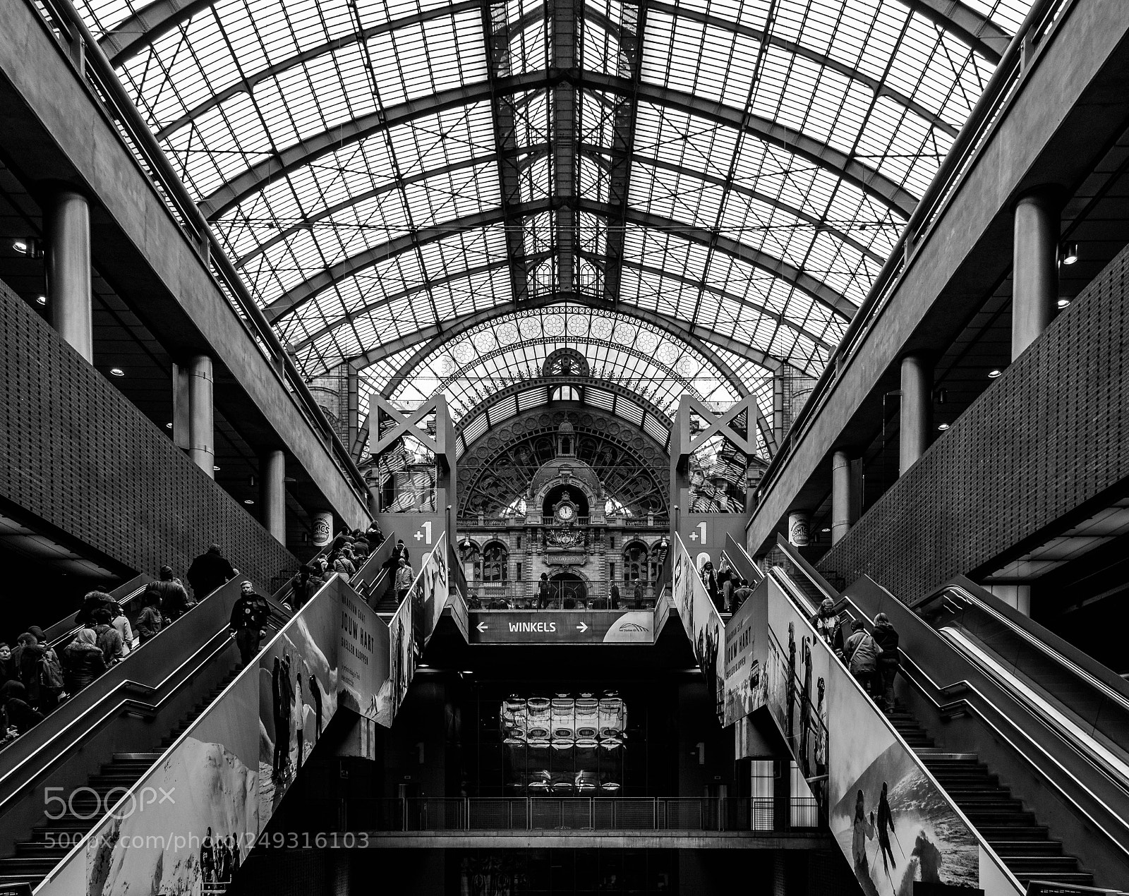 Canon EOS 60D sample photo. Central station photography
