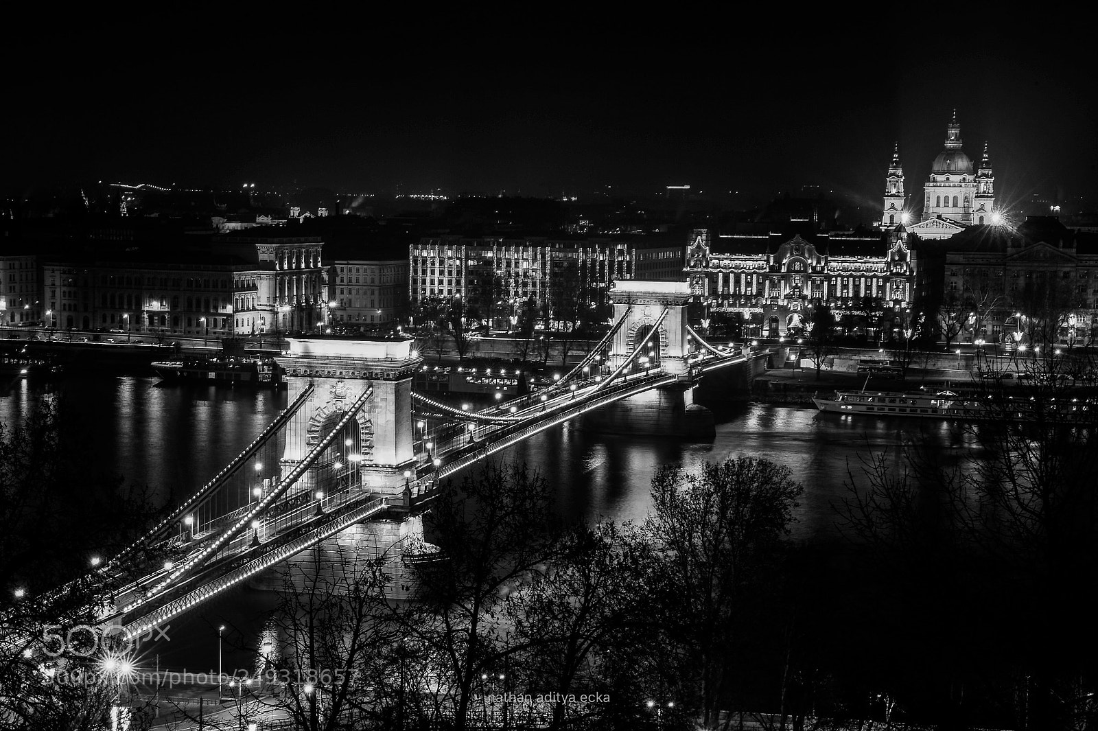 Nikon D700 sample photo. The chain bridge photography