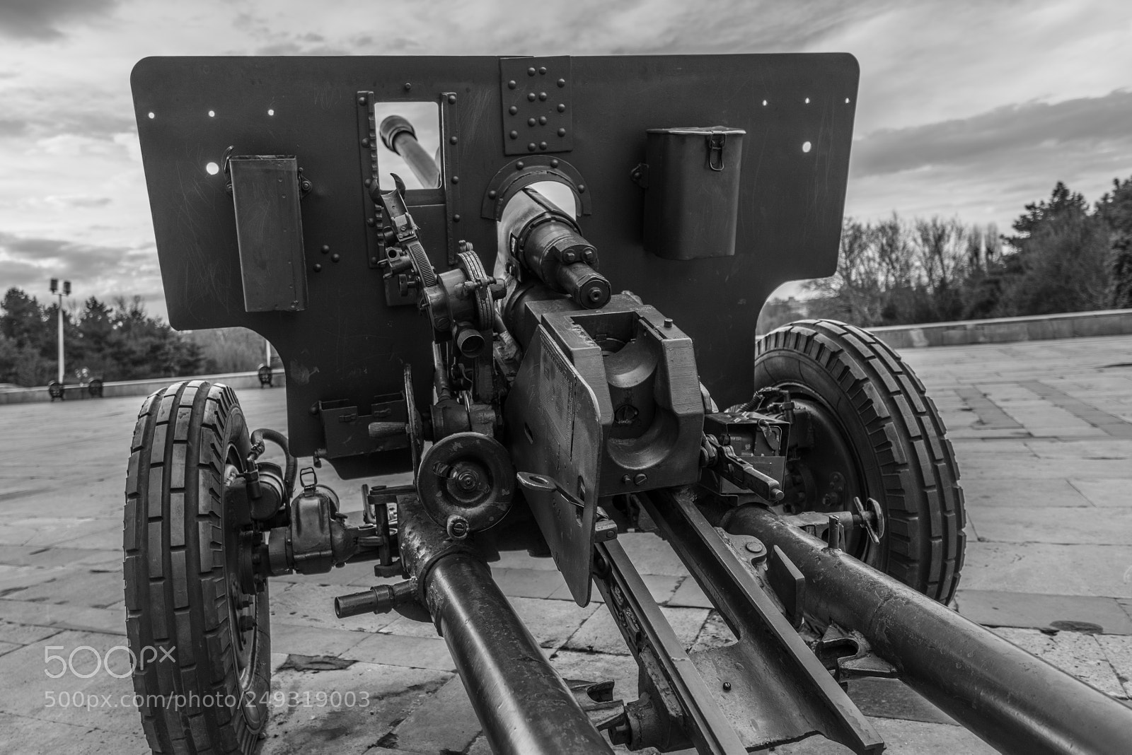Sony a7R II sample photo. Wwii cannon photography