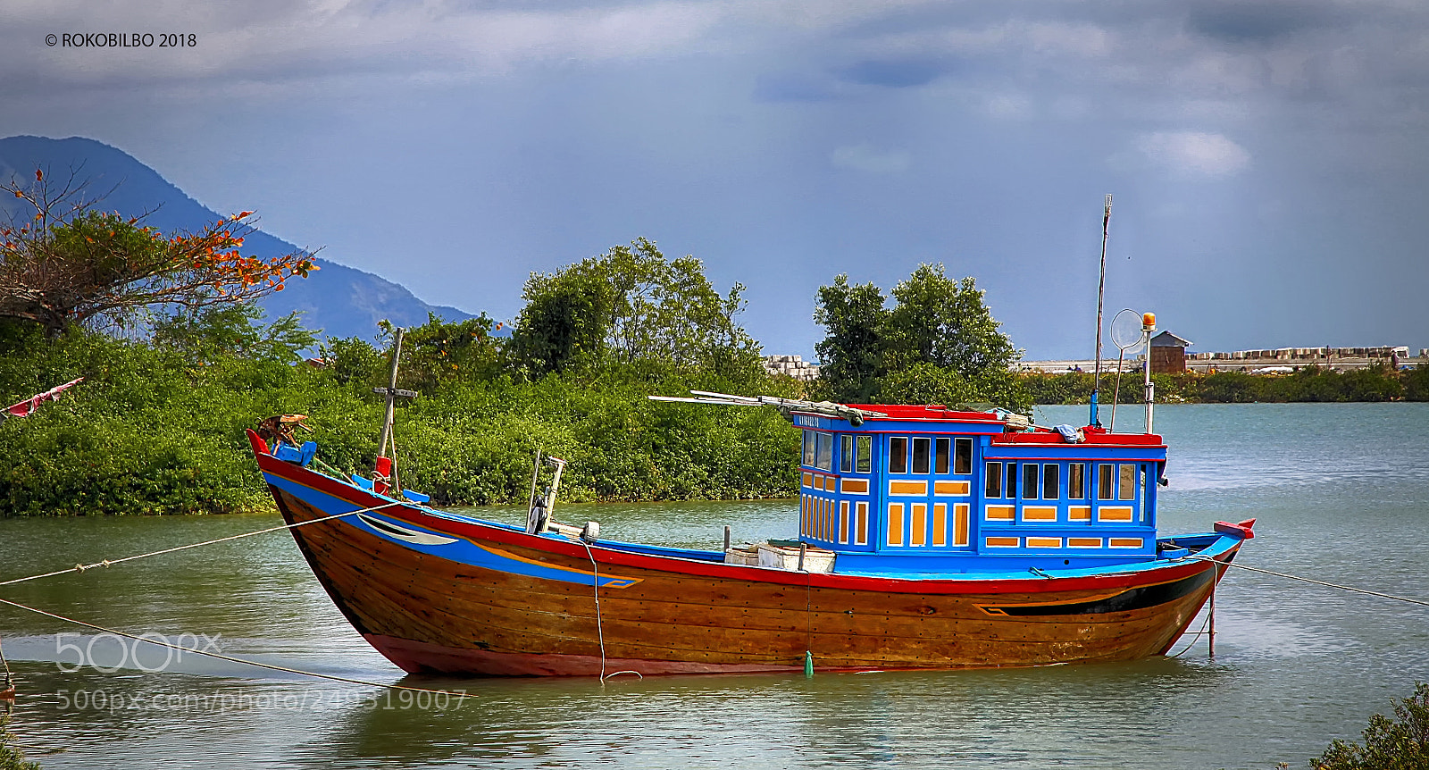 Canon EOS 50D sample photo. Vietnamese fishing boat 7 photography
