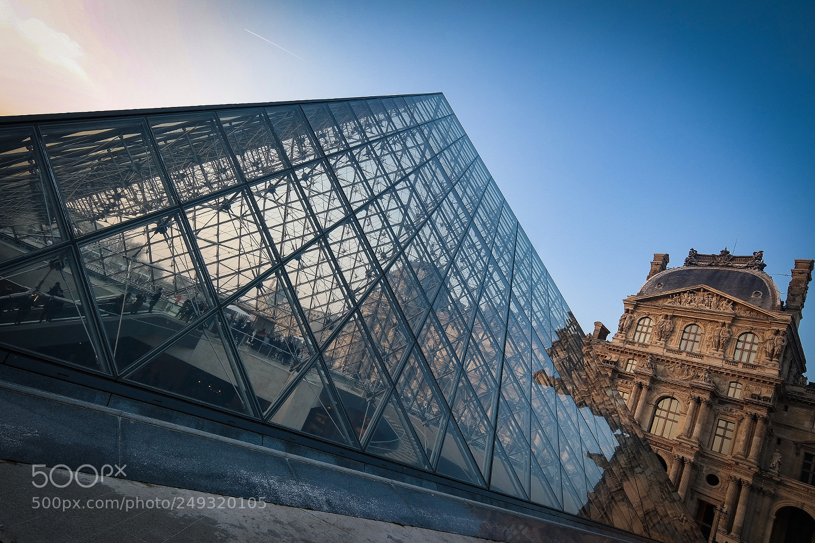Samsung NX300 sample photo. Louvre museum photography