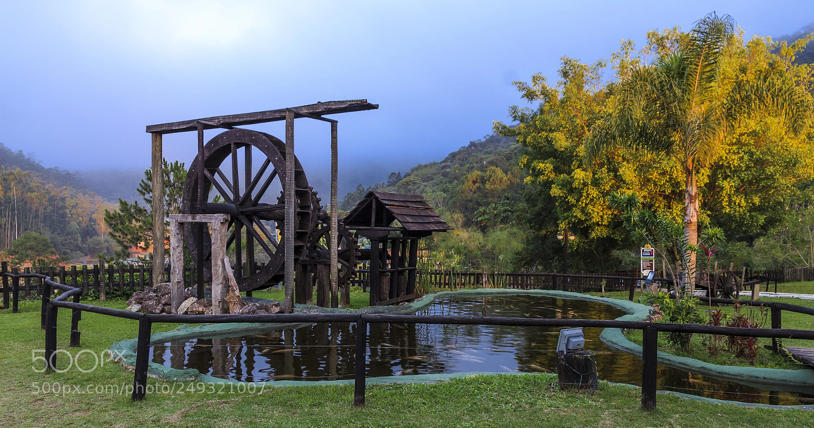 Canon EOS 700D (EOS Rebel T5i / EOS Kiss X7i) sample photo. Water wheel photography