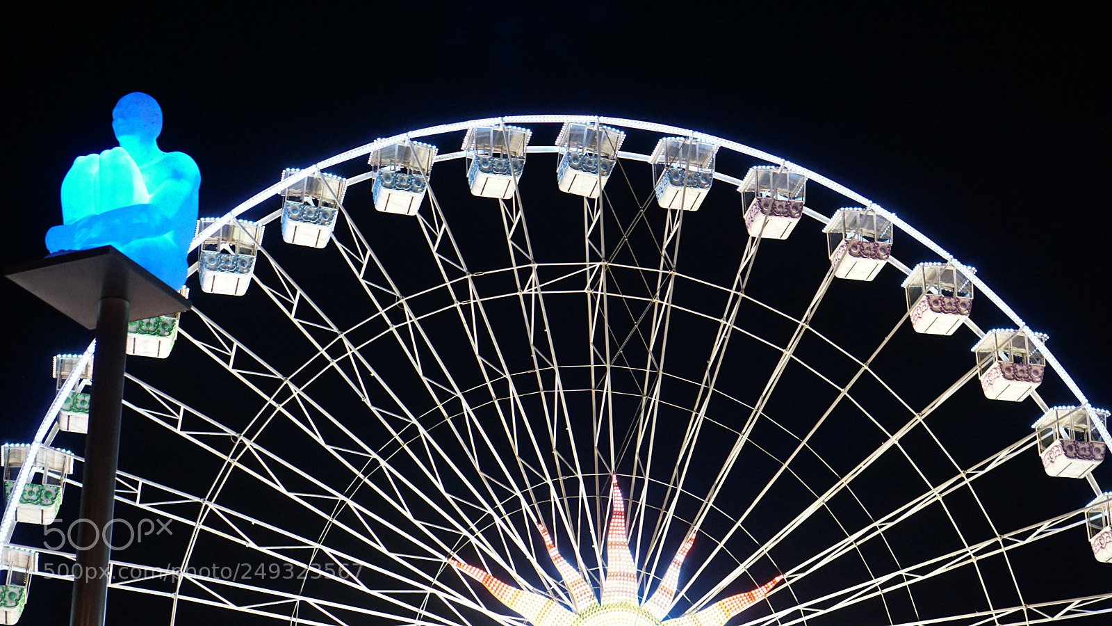 Sony a6000 sample photo. The wheel and the photography