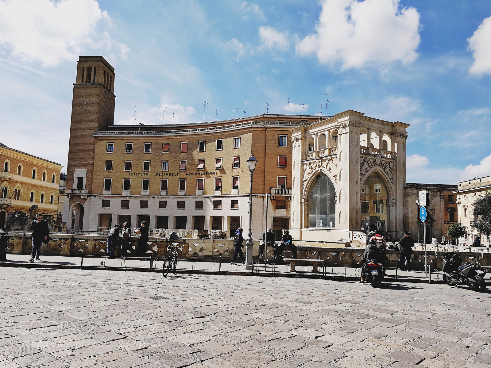 HUAWEI P10 sample photo. Piazza sant'oronzo photography