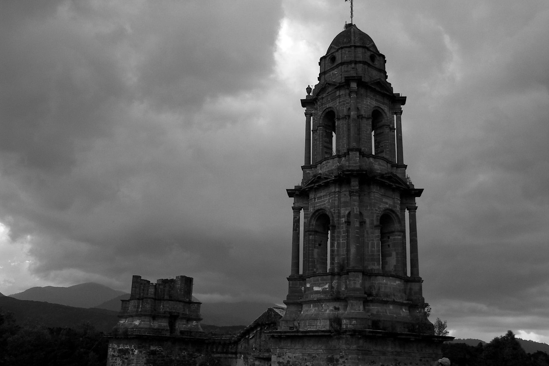 Kodak DX3900 ZOOM DIGITAL CAMERA sample photo. Tower in a dark gray afternoon photography