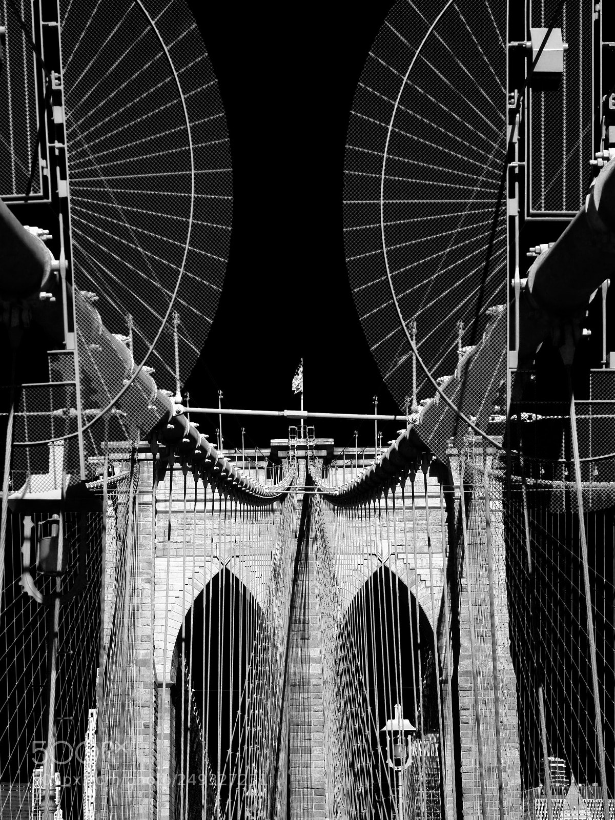 Olympus OM-D E-M1 Mark II sample photo. Walking on brooklyn bridge photography