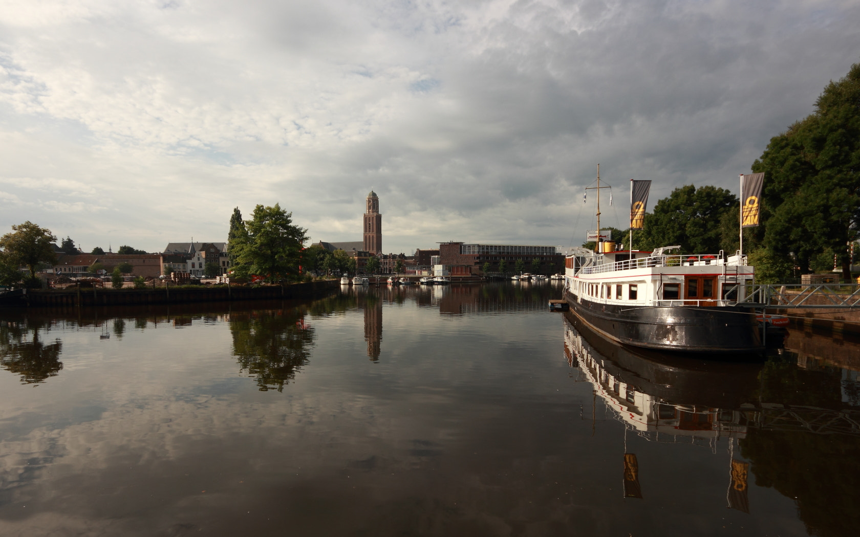 Canon EF-S 10-22mm F3.5-4.5 USM sample photo. Zwolle cityscape photography
