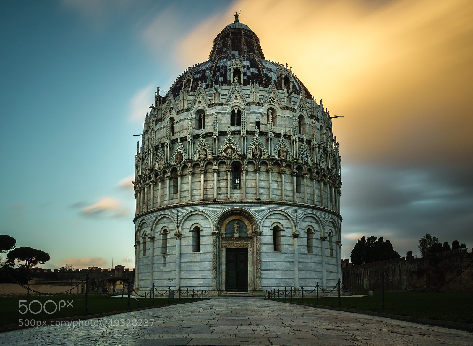 Sony Cyber-shot DSC-RX100 IV sample photo. Piazza dei miracoli photography