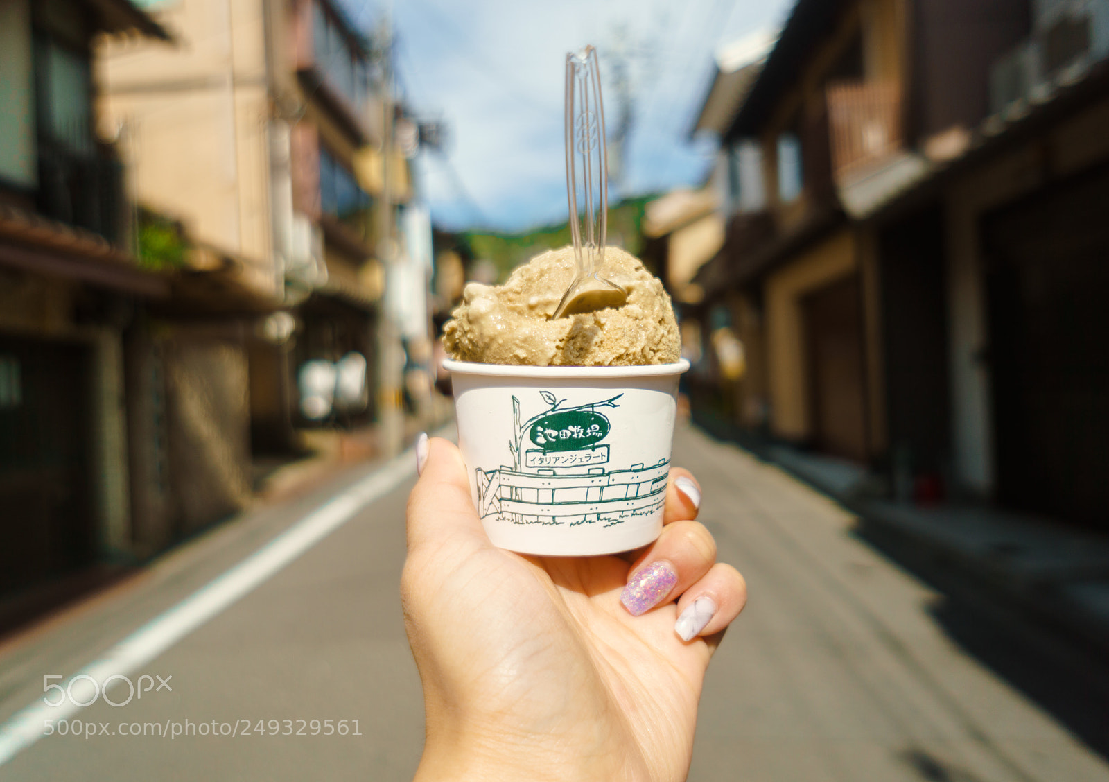 Sony a6000 sample photo. Hojicha ice cream photography