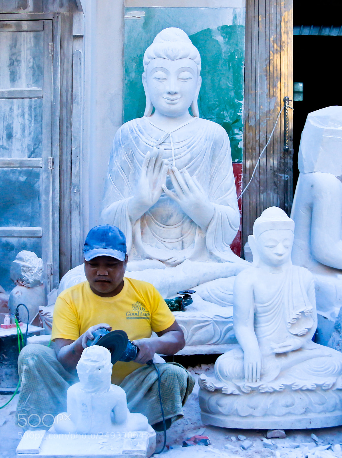 Canon EOS 700D (EOS Rebel T5i / EOS Kiss X7i) sample photo. Carving the buddha. photography