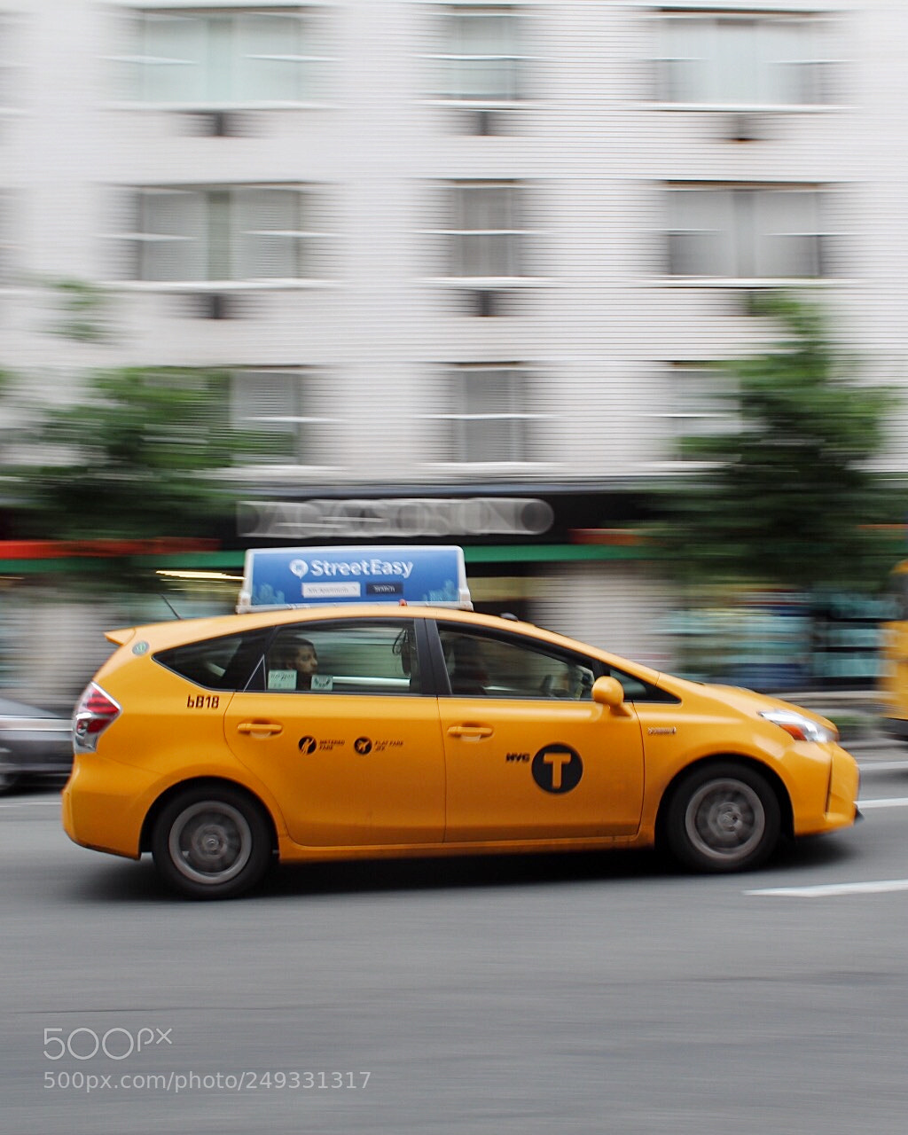 Canon EOS 1300D (EOS Rebel T6 / EOS Kiss X80) sample photo. Taxi taxi photography