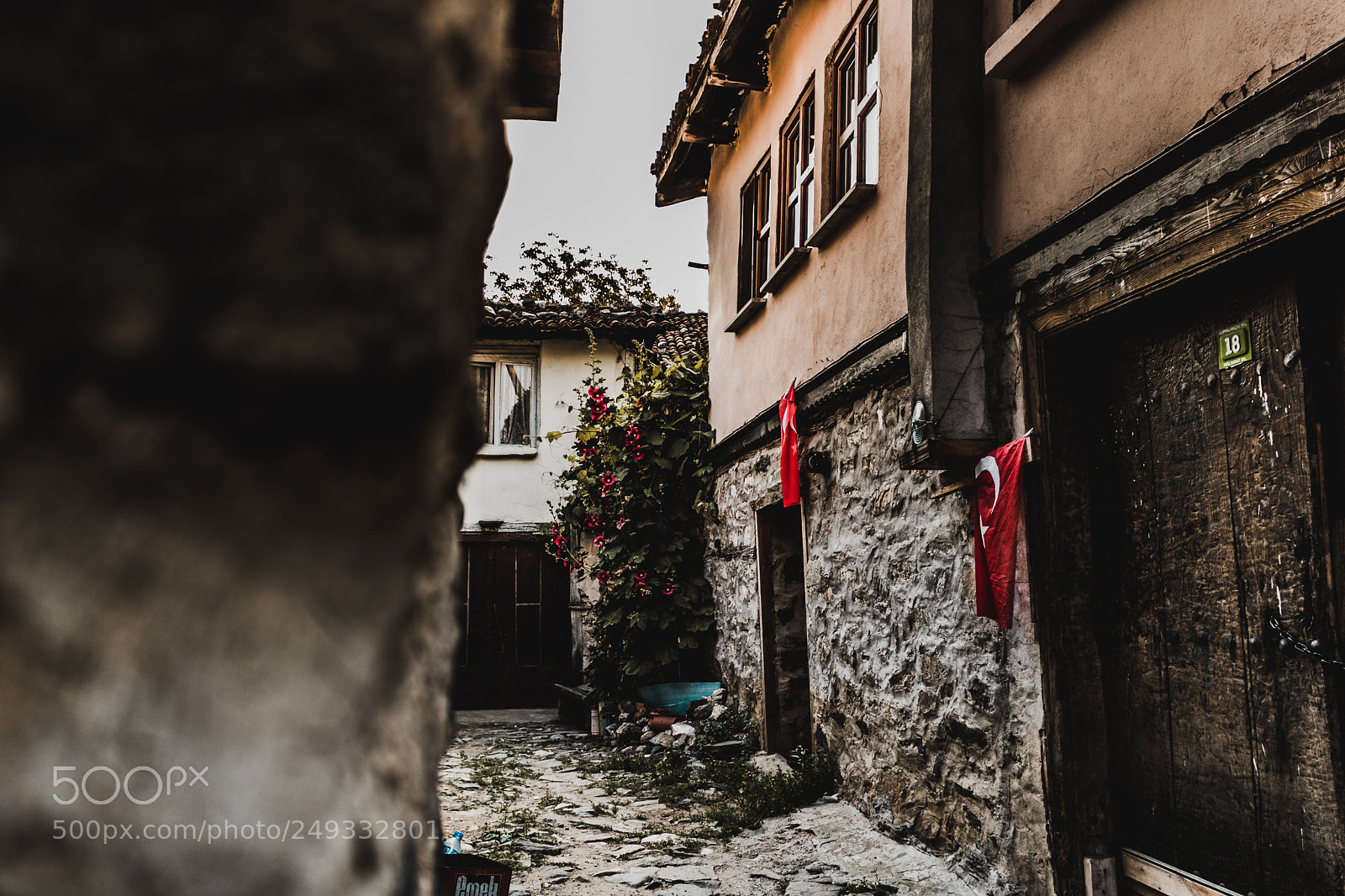 Canon EOS 750D (EOS Rebel T6i / EOS Kiss X8i) sample photo. A historical village photography