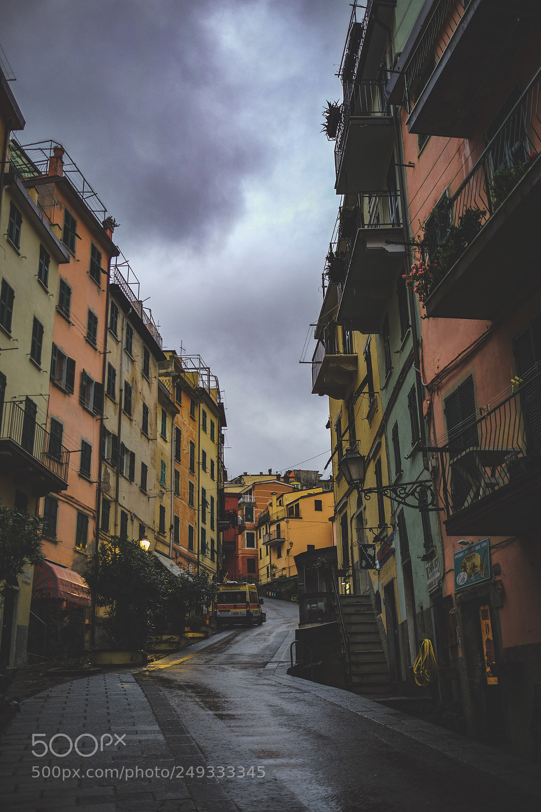 Fujifilm X-T10 sample photo. Alone in riomaggiore photography
