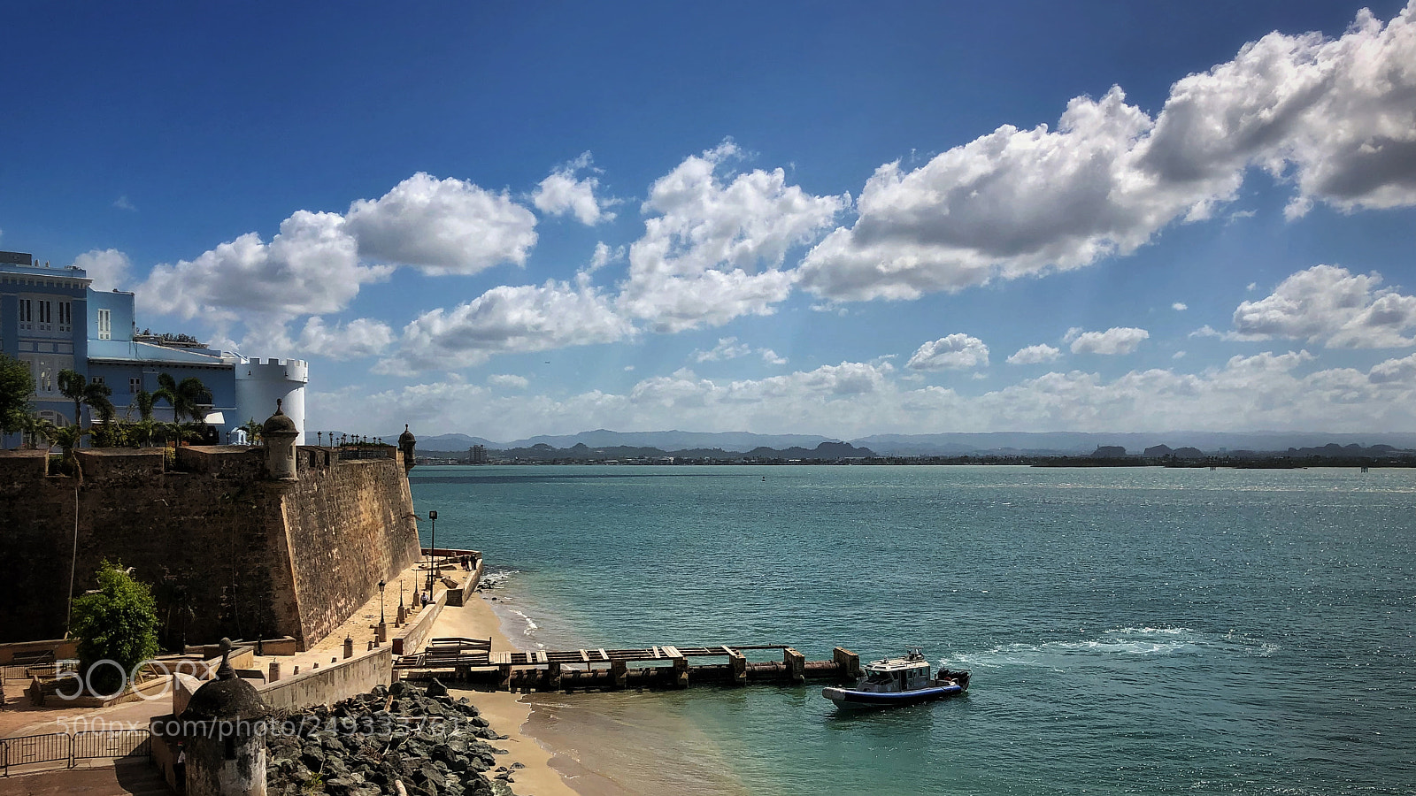 Apple iPhone X sample photo. Beautiful day in old photography