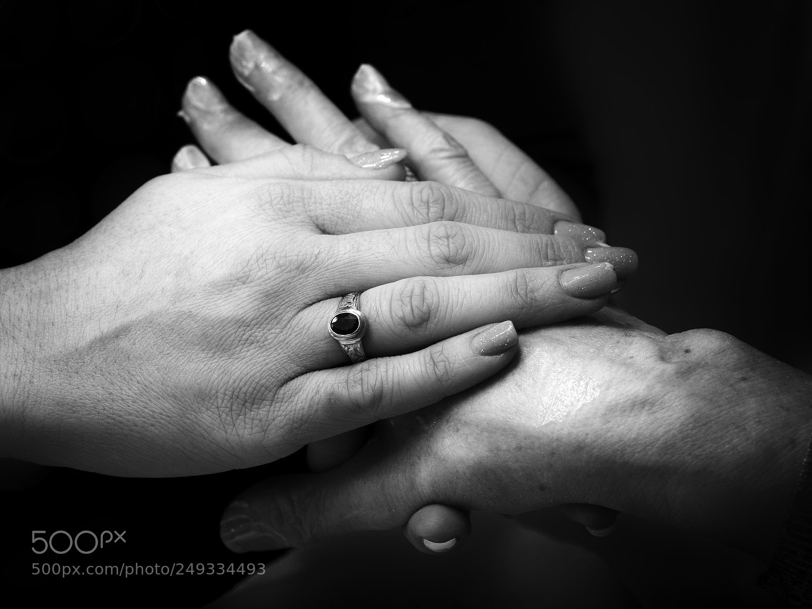 Olympus OM-D E-M10 III sample photo. Caring hands #02 photography